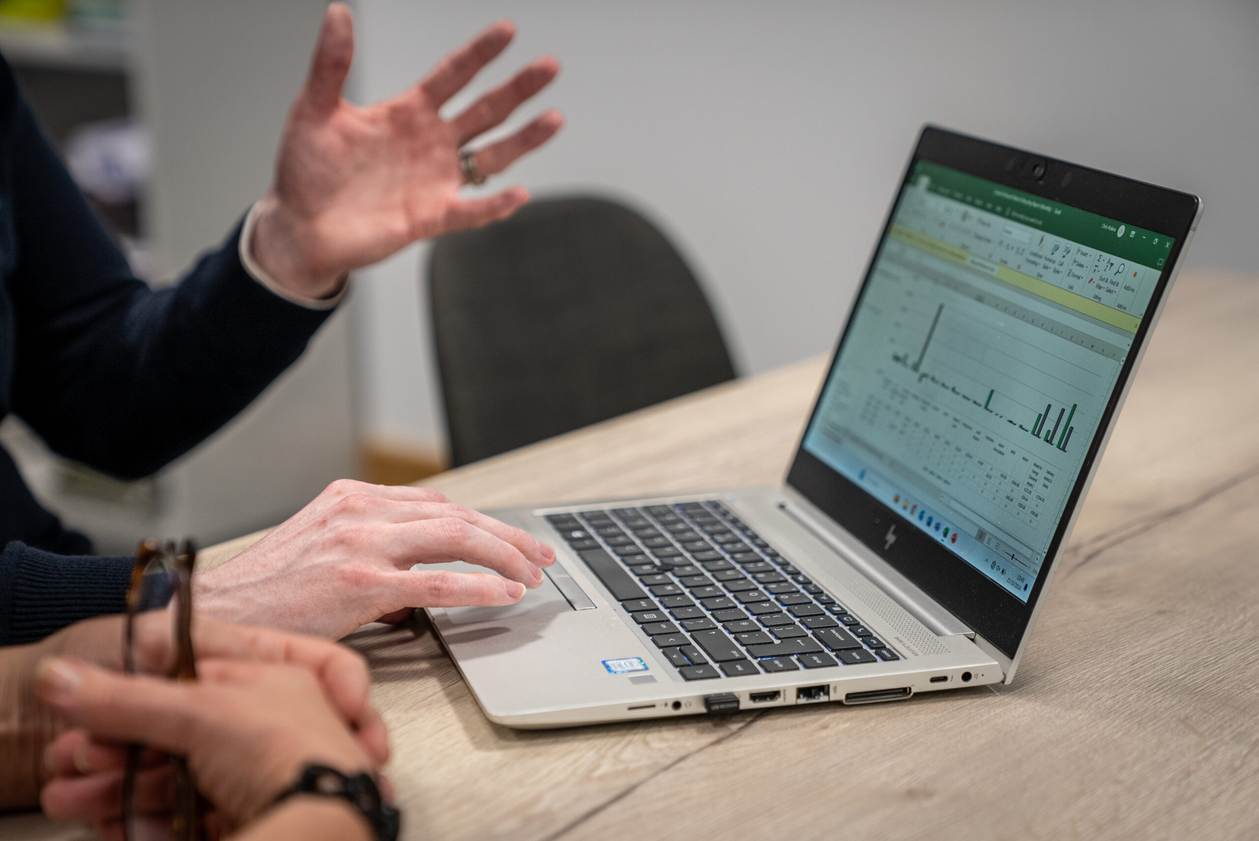Waste Reporting Graph demonstrated on the laptop.